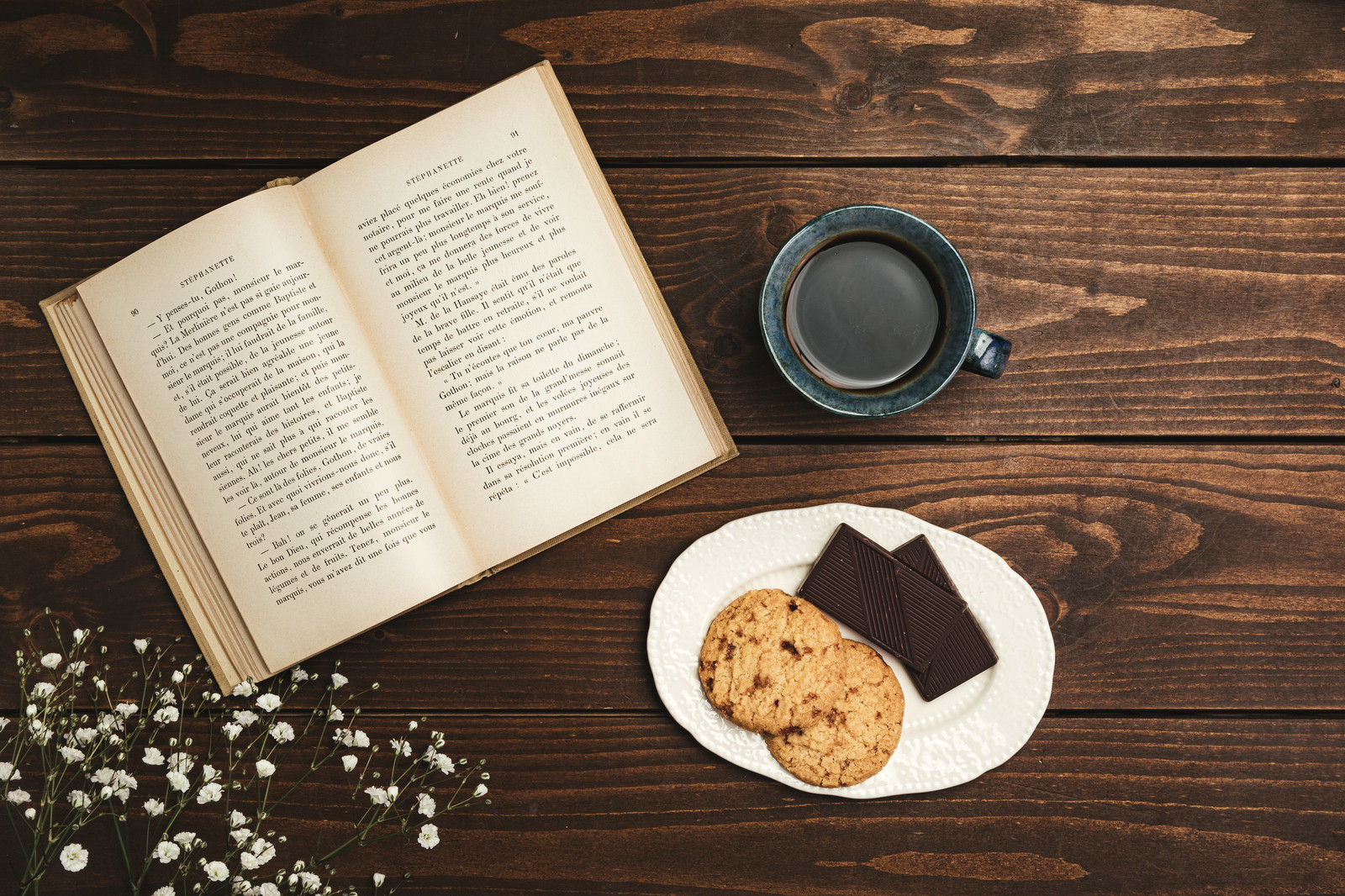 本とコーヒーとお菓子
