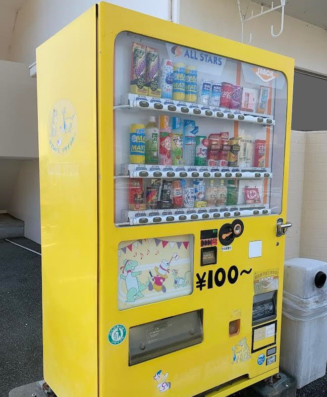 磐田市西貝塚の100円自販機(全体写真)